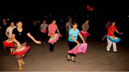 外国人跳舞的视频吃瓜