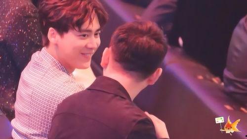 李易峰吃瓜视频微博号,揭秘明星幕后趣事，带你领略娱乐圈真实一面