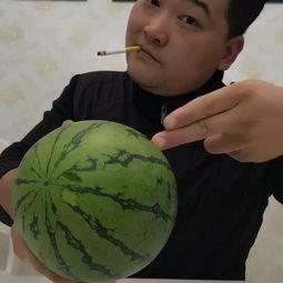 大小杨哥吃瓜视频
