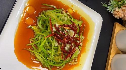 开胃爽口瓜丝怎么吃的视频,轻松制作家常小菜视频教程